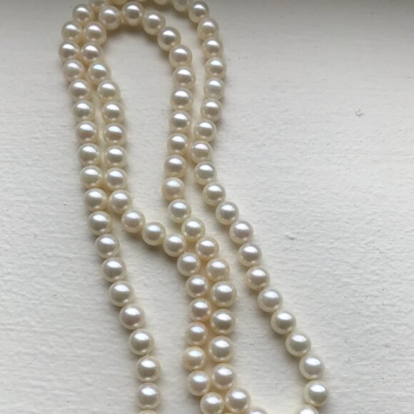 Single Strand Pearl Necklace - Picture 2 of 3